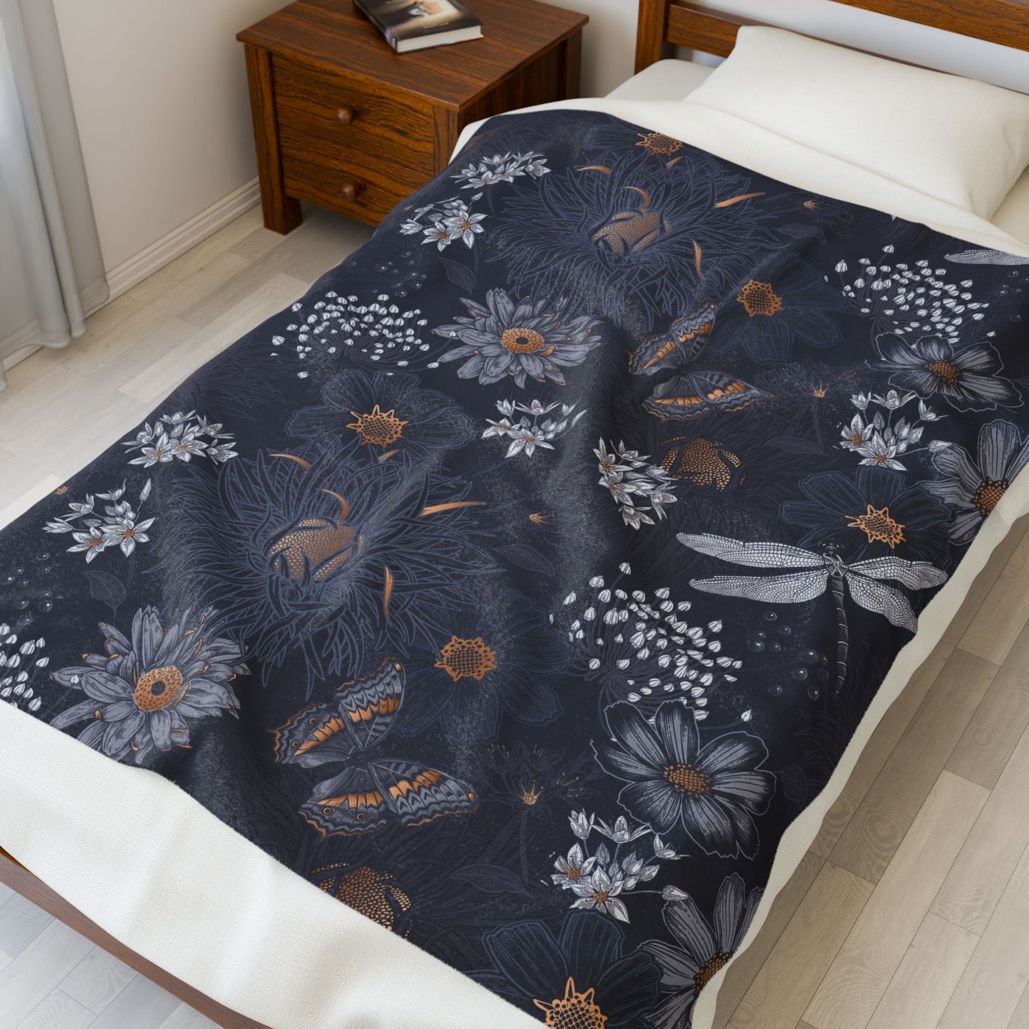 Floral Velveteen Plush Blanket, Cozy Throw for Home Décor, Perfect Gift for Weddings, Birthdays, or Baby Showers, Soft Blanket