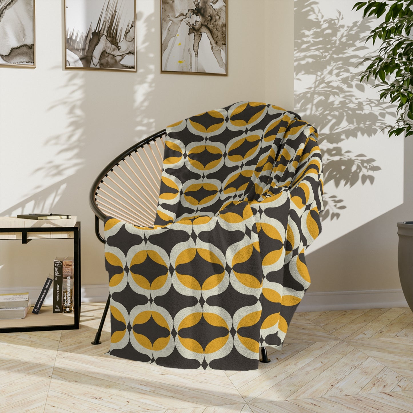 Cozy Geometric Velveteen Microfiber Blanket for Home, Chic Throw Blanket, Soft Fleece Blanket, Modern Decor